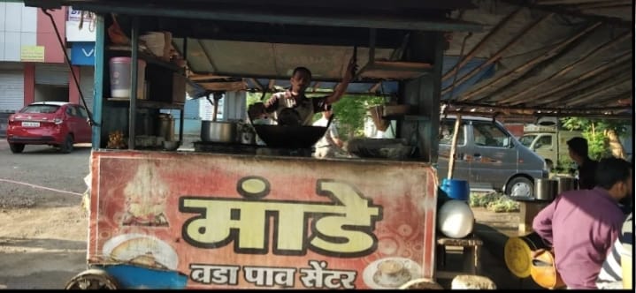 Mande Vadapav Center