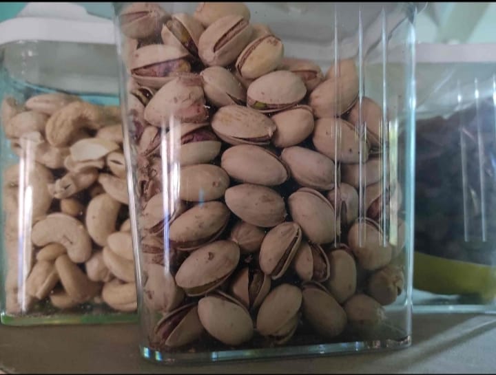 राधाकृष्ण शॉपी (Radhakrishana) dry fruits